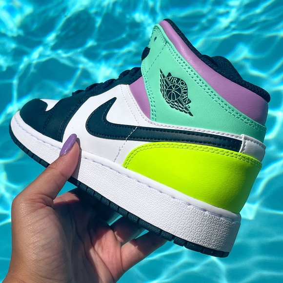 Nike Jordan 1 Mid NWB - Picture 7 of 7